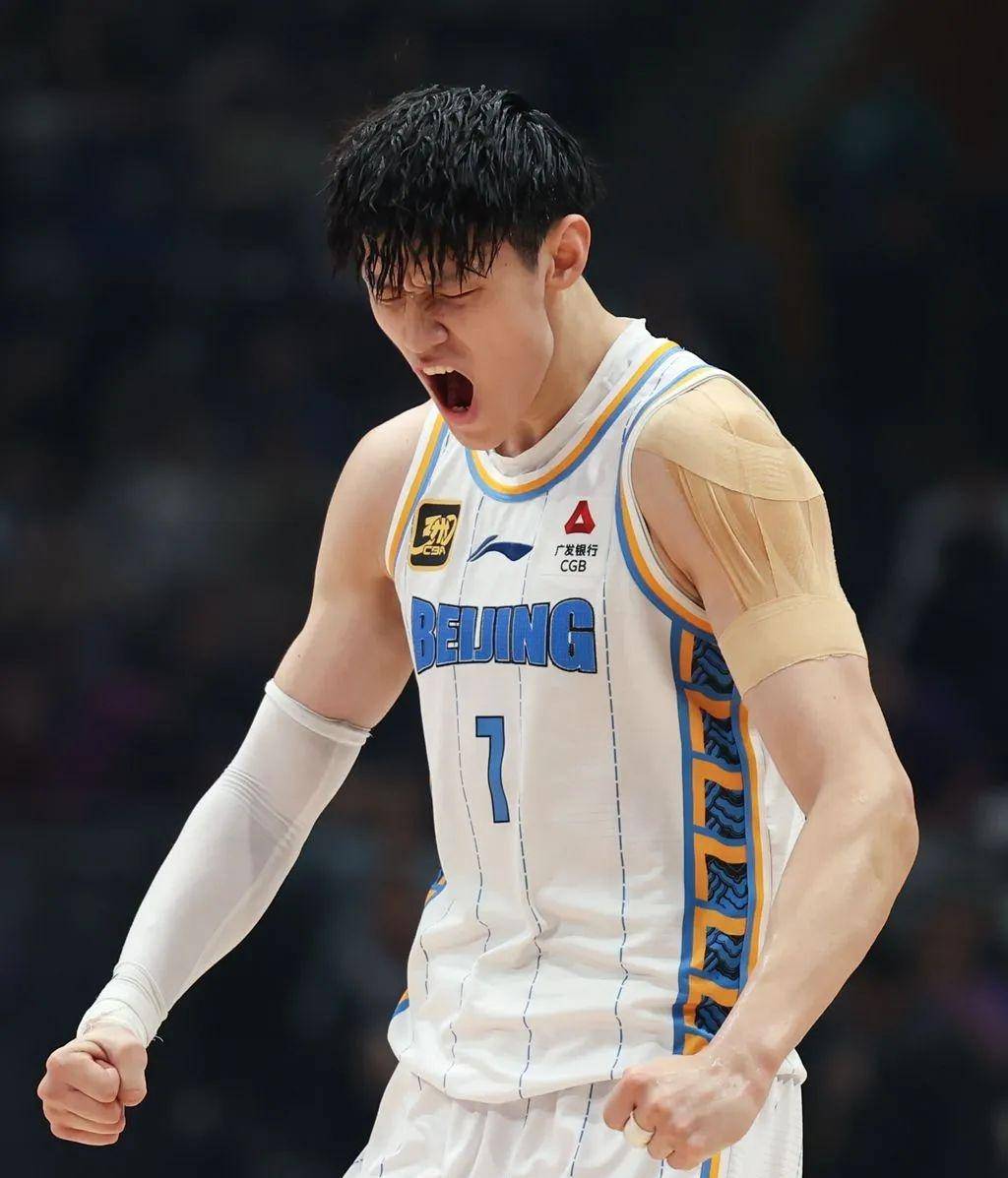 易游在线入口 -包含斯图加特训练开放日,转会期更衣室发声引欢呼,CBA季后赛在即,赛程密集仍需轮换的词条